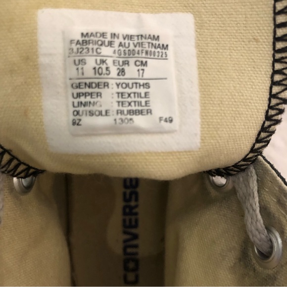 Kid’s High Top Converse All Star Youth size 11 in classic black - Picture 10 of 10